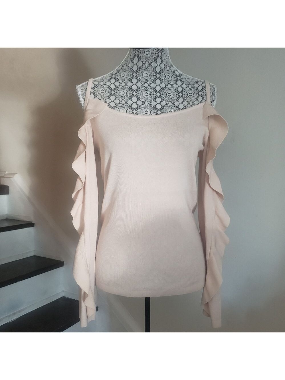 Club Monaco Cold Shoulder Ruffled Sleeve Top. - Picture 8 of 9